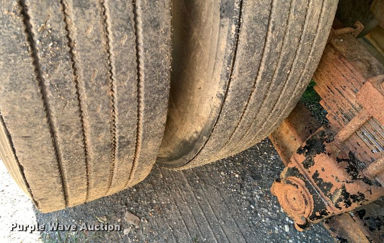 image for item DM7911 1999 Sterling L8513 refuse truck