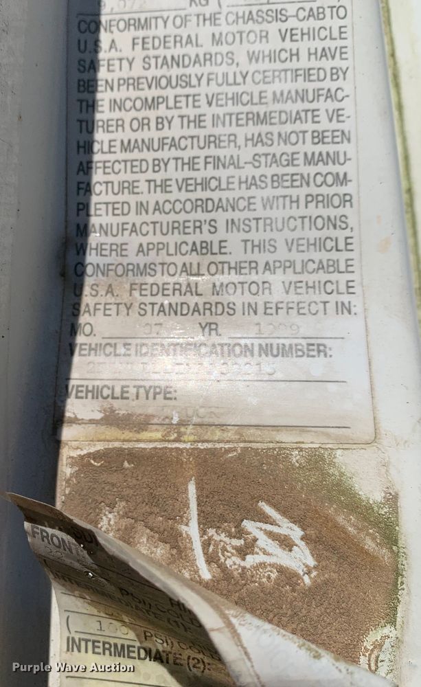 image for item DM7911 1999 Sterling L8513 refuse truck