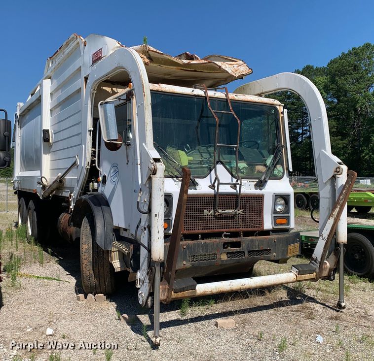 image for item DM7912 2000 Mack MR688S refuse truck