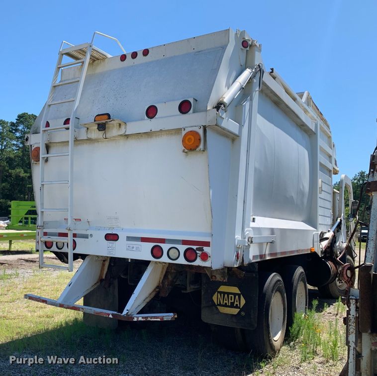 image for item DM7912 2000 Mack MR688S refuse truck