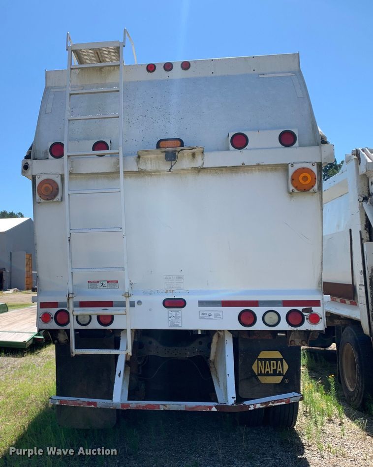 image for item DM7912 2000 Mack MR688S refuse truck