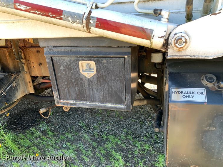 image for item DM7912 2000 Mack MR688S refuse truck