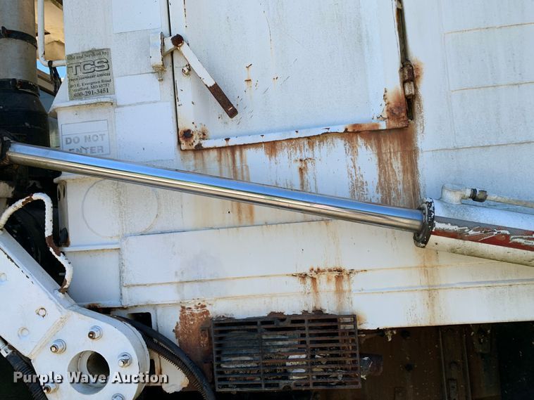 image for item DM7912 2000 Mack MR688S refuse truck