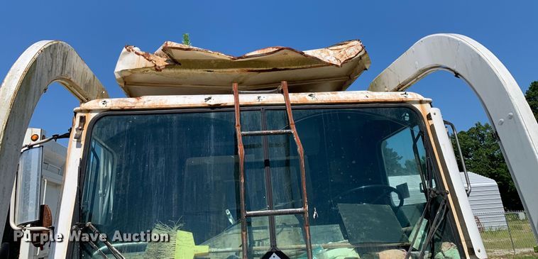 image for item DM7912 2000 Mack MR688S refuse truck