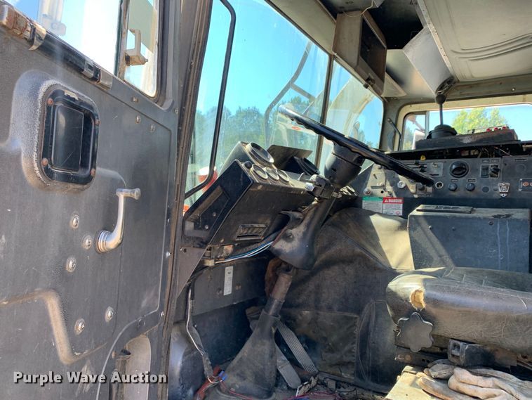 image for item DM7912 2000 Mack MR688S refuse truck