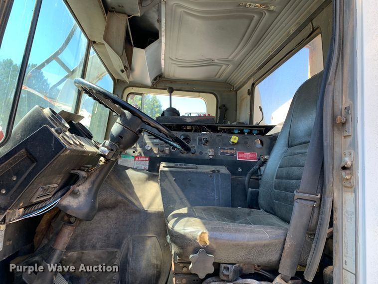 image for item DM7912 2000 Mack MR688S refuse truck