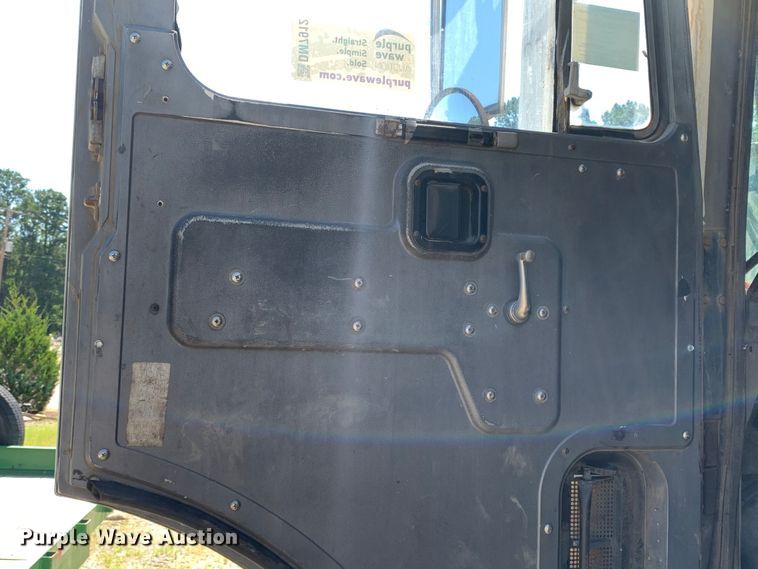 image for item DM7912 2000 Mack MR688S refuse truck