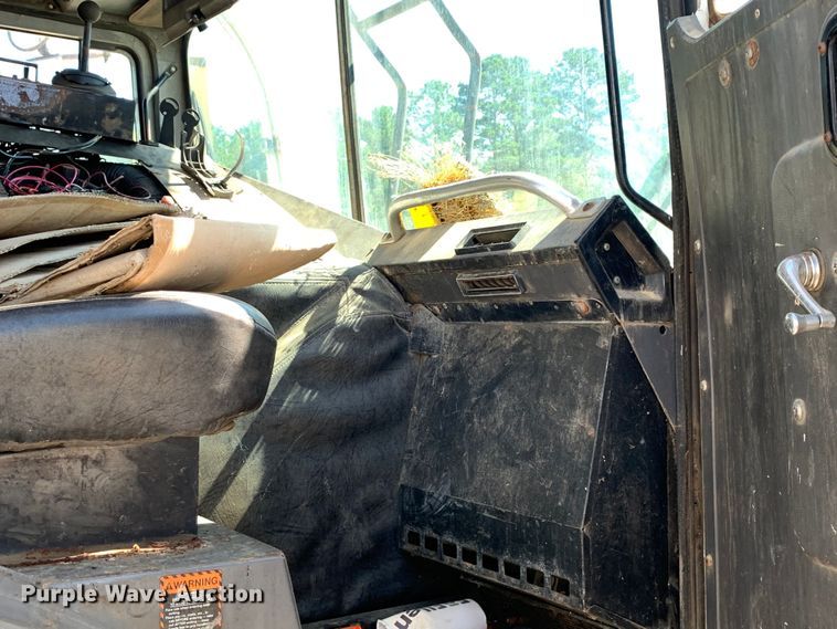 image for item DM7912 2000 Mack MR688S refuse truck