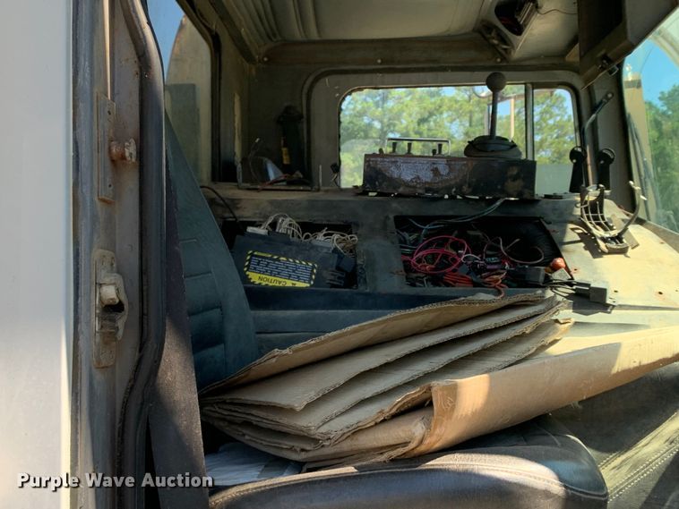 image for item DM7912 2000 Mack MR688S refuse truck