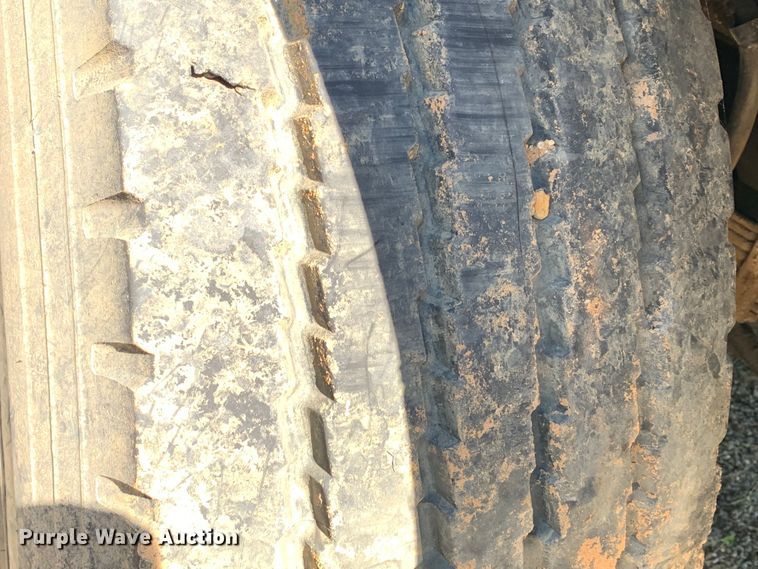 image for item DM7912 2000 Mack MR688S refuse truck