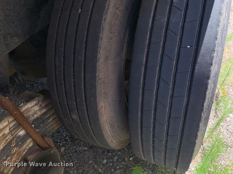 image for item DM7912 2000 Mack MR688S refuse truck