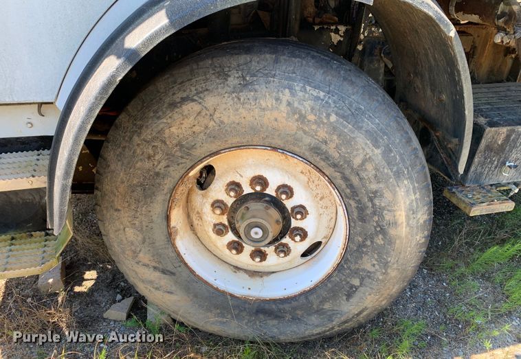 image for item DM7912 2000 Mack MR688S refuse truck