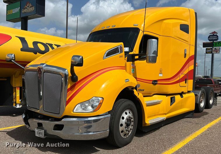 image for item DO2446 2020 Kenworth  T680 semi truck