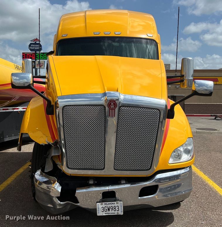 image for item DO2446 2020 Kenworth  T680 semi truck