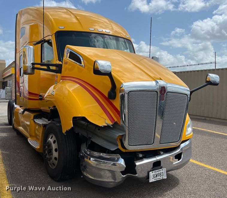 image for item DO2446 2020 Kenworth  T680 semi truck