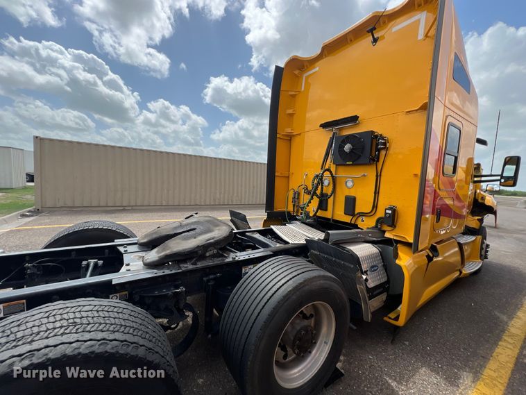 image for item DO2446 2020 Kenworth  T680 semi truck