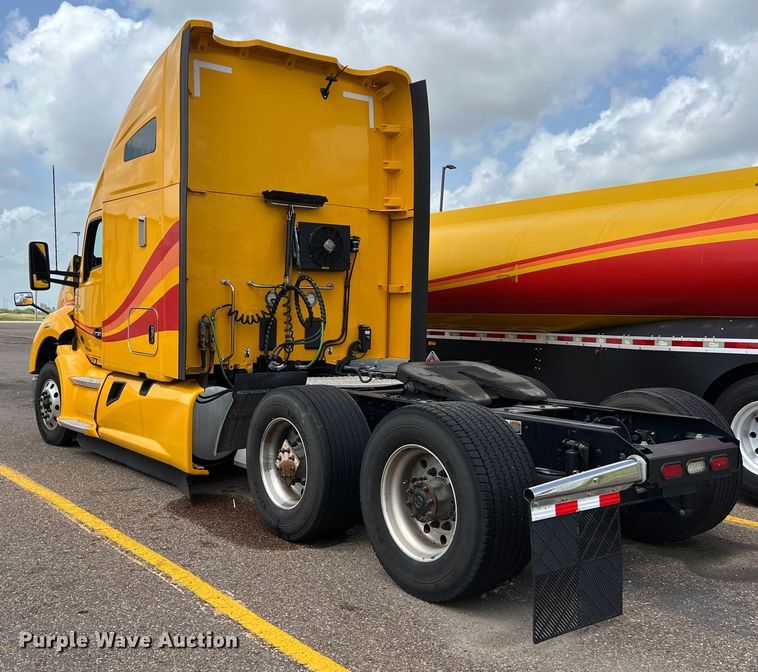 image for item DO2446 2020 Kenworth  T680 semi truck