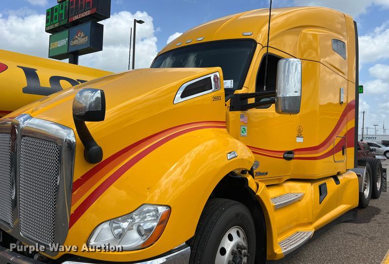 image for item DO2446 2020 Kenworth  T680 semi truck