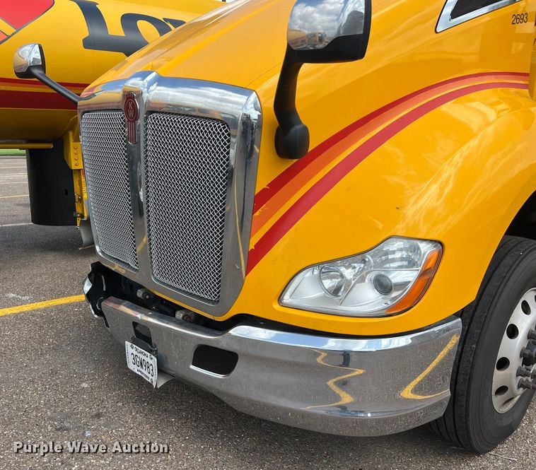 image for item DO2446 2020 Kenworth  T680 semi truck