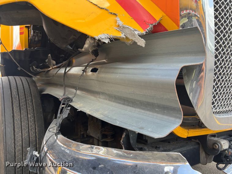 image for item DO2446 2020 Kenworth  T680 semi truck