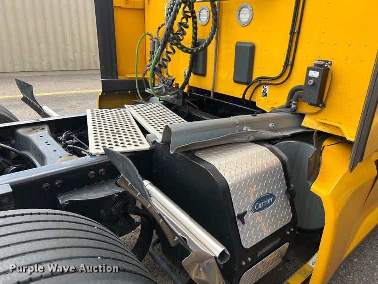 image for item DO2446 2020 Kenworth  T680 semi truck