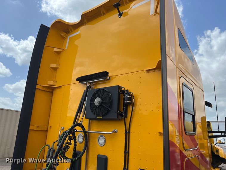 image for item DO2446 2020 Kenworth  T680 semi truck