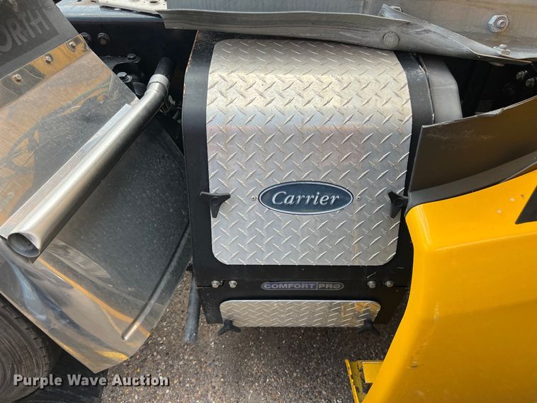 image for item DO2446 2020 Kenworth  T680 semi truck