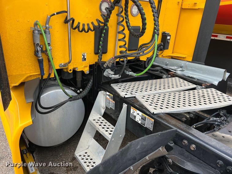 image for item DO2446 2020 Kenworth  T680 semi truck