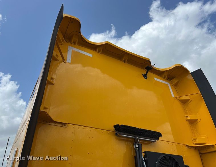 image for item DO2446 2020 Kenworth  T680 semi truck