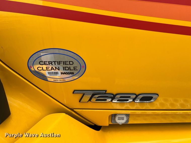 image for item DO2446 2020 Kenworth  T680 semi truck