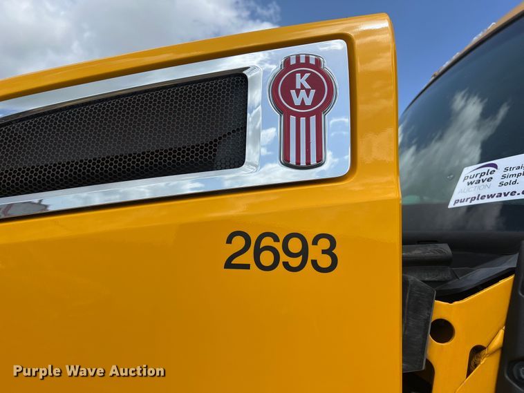 image for item DO2446 2020 Kenworth  T680 semi truck