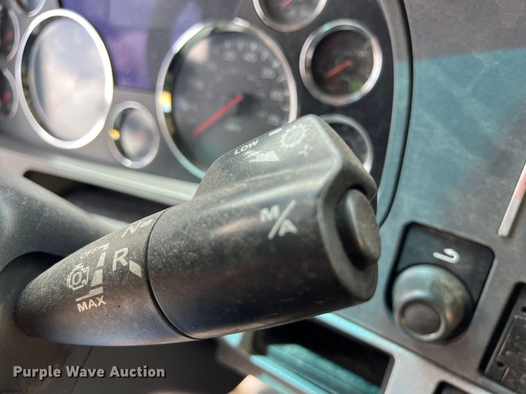 image for item DO2446 2020 Kenworth  T680 semi truck