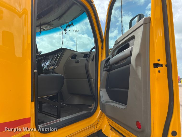 image for item DO2446 2020 Kenworth  T680 semi truck