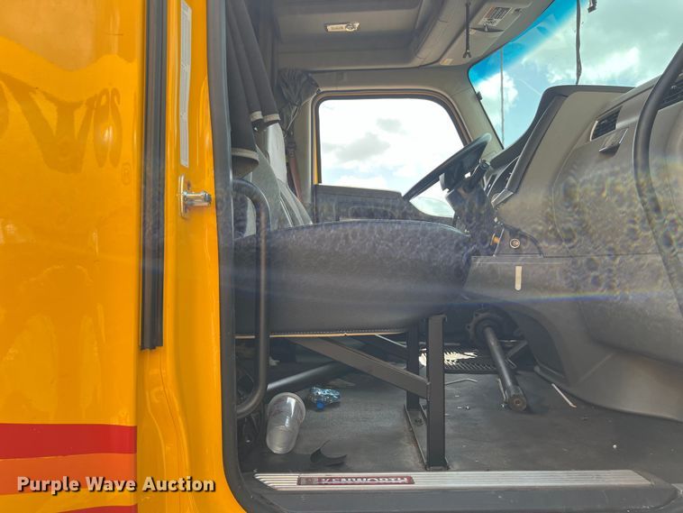 image for item DO2446 2020 Kenworth  T680 semi truck