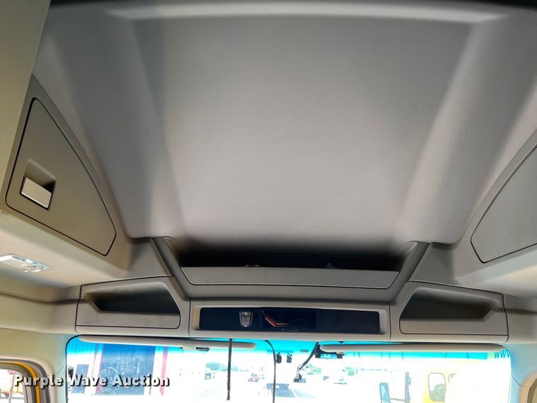 image for item DO2446 2020 Kenworth  T680 semi truck