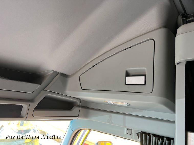 image for item DO2446 2020 Kenworth  T680 semi truck