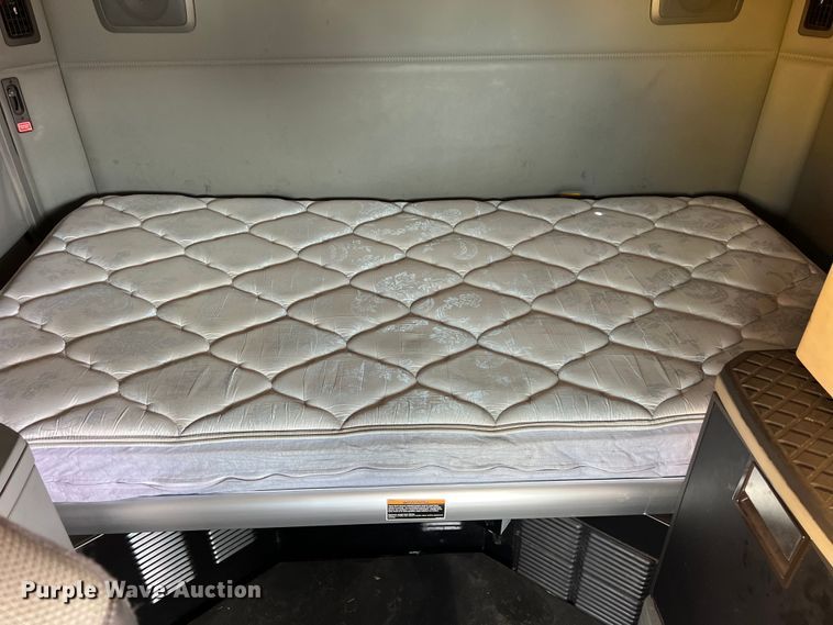 image for item DO2446 2020 Kenworth  T680 semi truck