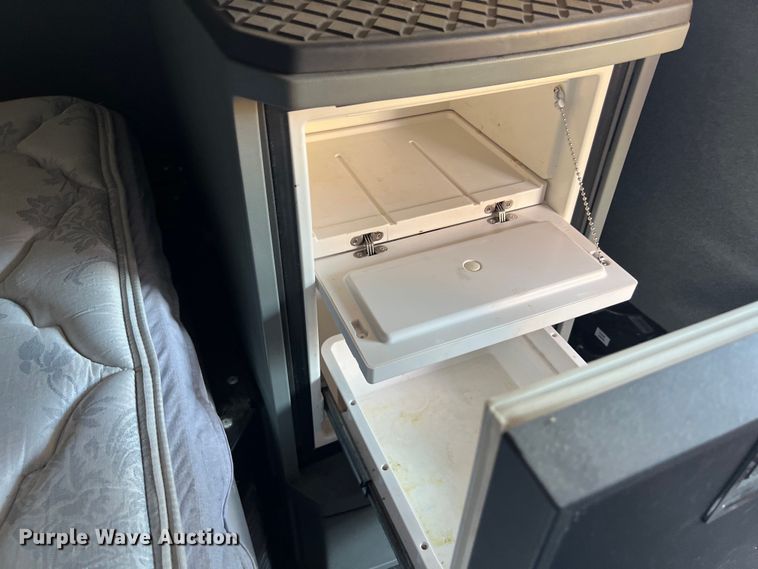 image for item DO2446 2020 Kenworth  T680 semi truck