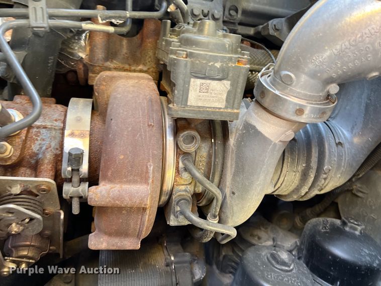 image for item DO2446 2020 Kenworth  T680 semi truck