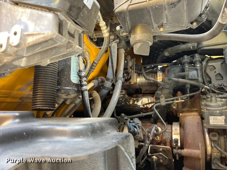 image for item DO2446 2020 Kenworth  T680 semi truck