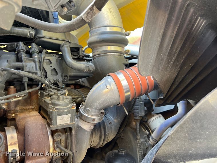 image for item DO2446 2020 Kenworth  T680 semi truck