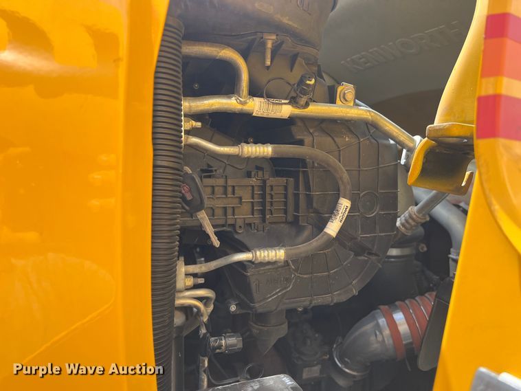 image for item DO2446 2020 Kenworth  T680 semi truck