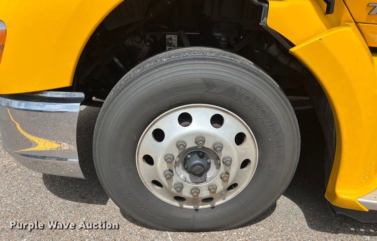 image for item DO2446 2020 Kenworth  T680 semi truck