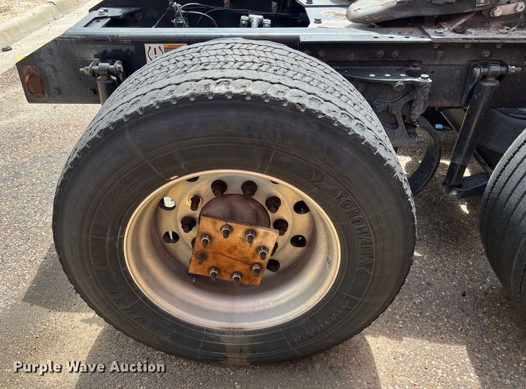 image for item DO2446 2020 Kenworth  T680 semi truck