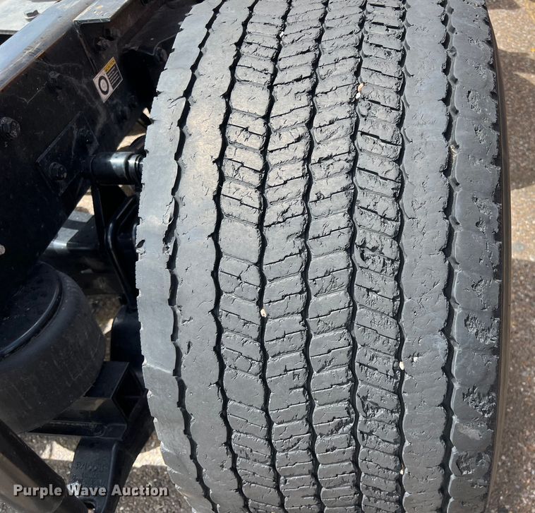 image for item DO2446 2020 Kenworth  T680 semi truck