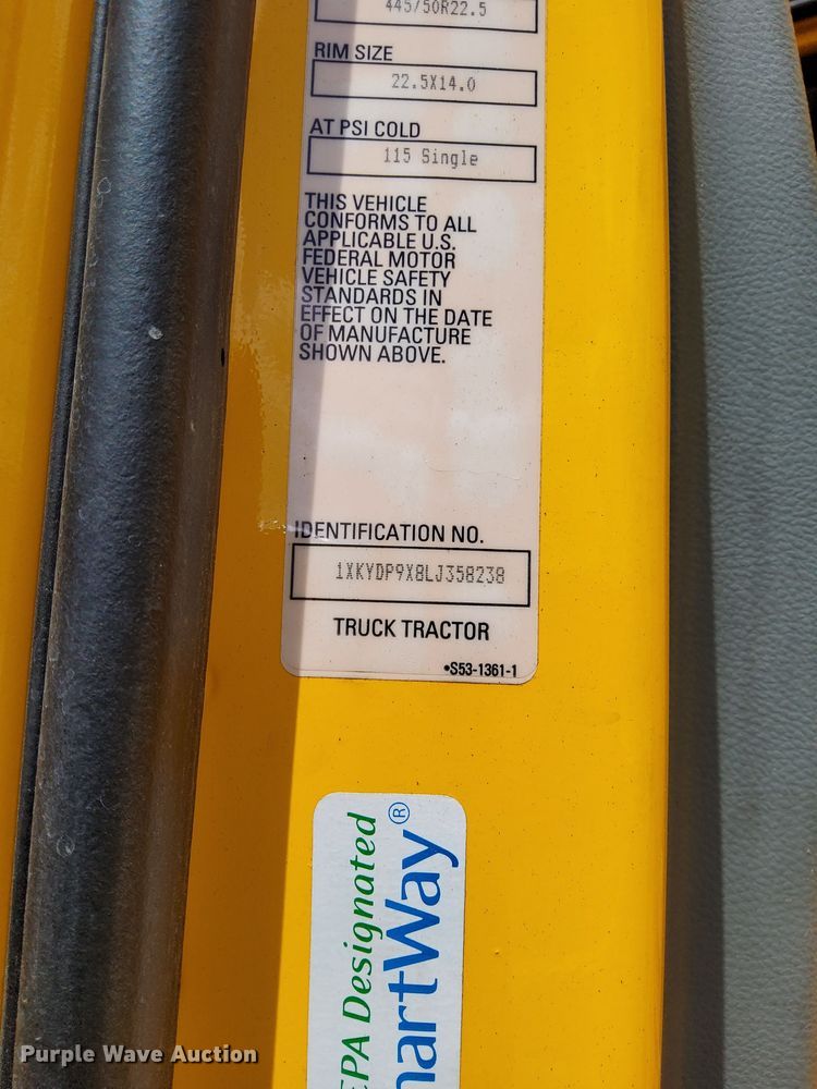 image for item DO2446 2020 Kenworth  T680 semi truck