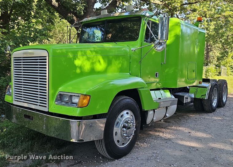 image for item DP0951 1992 Freightliner semi truck