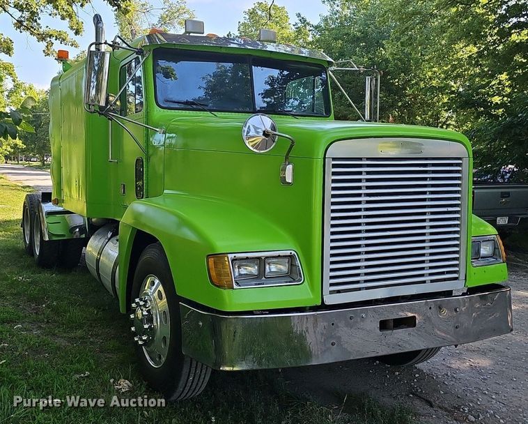 image for item DP0951 1992 Freightliner semi truck