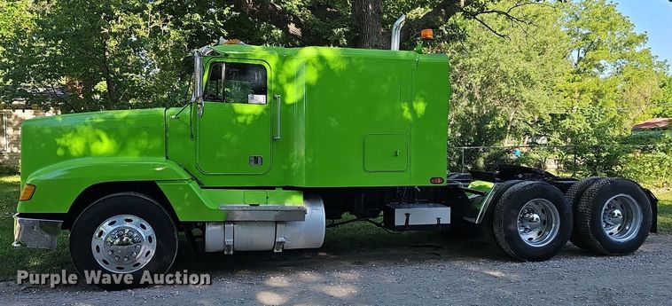 image for item DP0951 1992 Freightliner semi truck