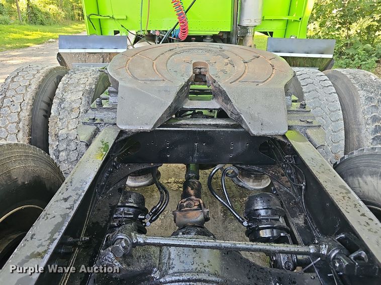 image for item DP0951 1992 Freightliner semi truck